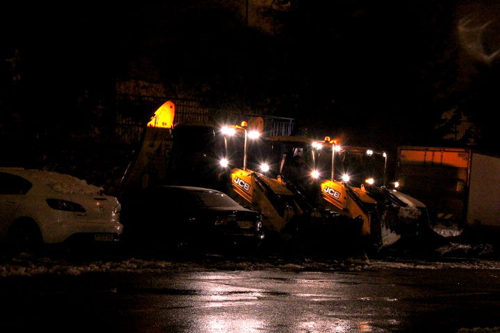 צפו בוידאו ותמונות: הבירה נצבעת בלבן בוהק