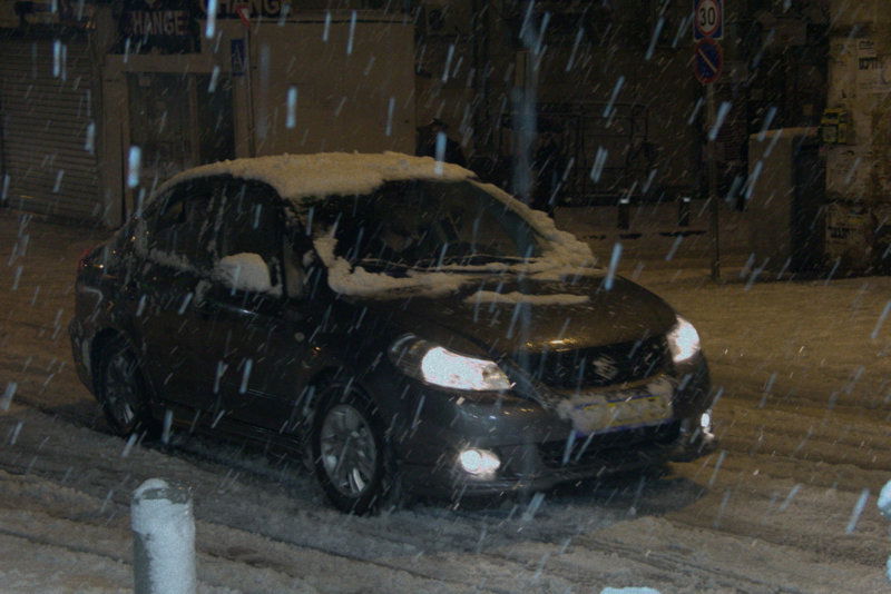שלג כבד בבירה: הכניסות והיציאות מהעיר - חסומות