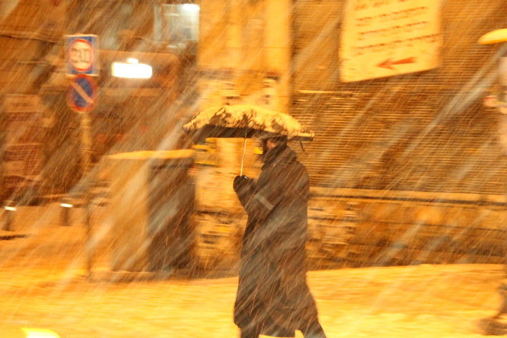 שלג כבד בבירה: הכניסות והיציאות מהעיר - חסומות