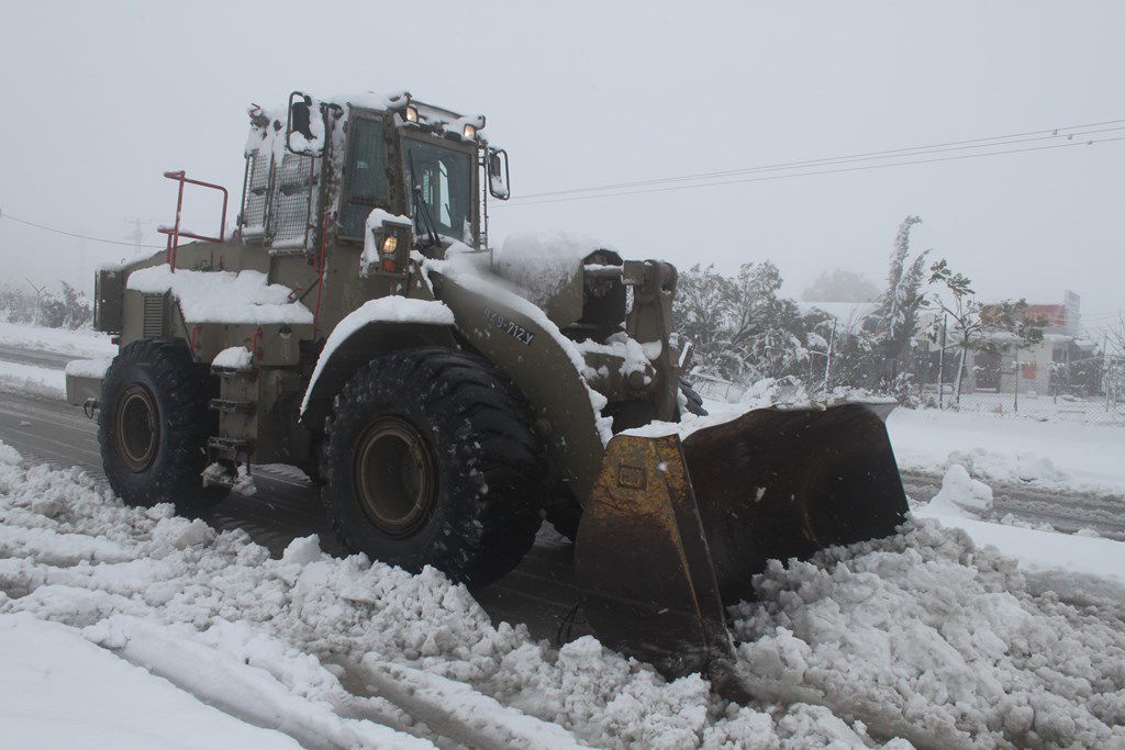 שלג בבירה: כביש 1 נסגר לתנועה, מחר אין לימודים