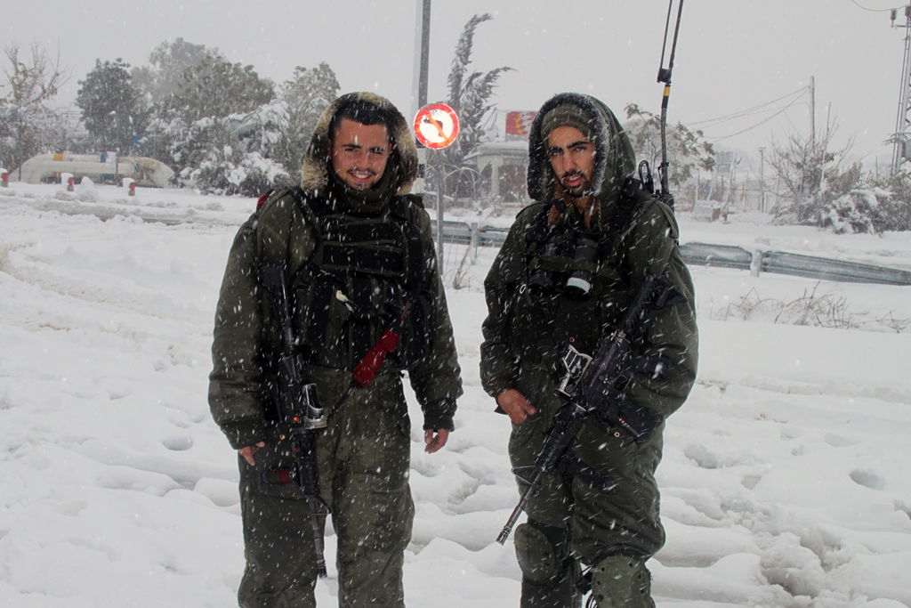 שלג בבירה: כביש 1 נסגר לתנועה, מחר אין לימודים
