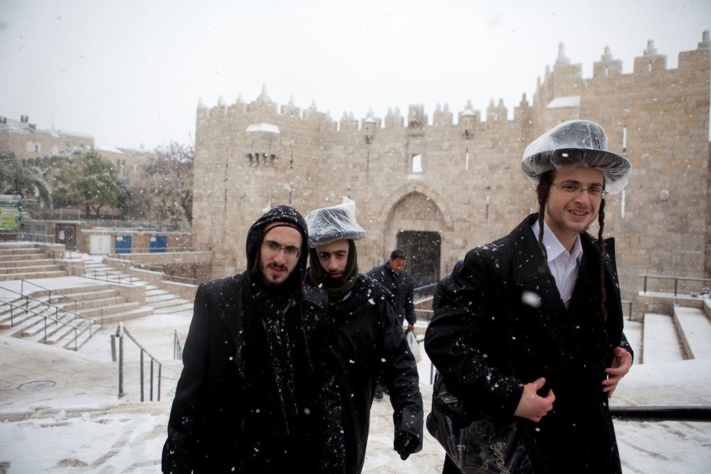 שלג בבירה: כביש 1 נסגר לתנועה, מחר אין לימודים