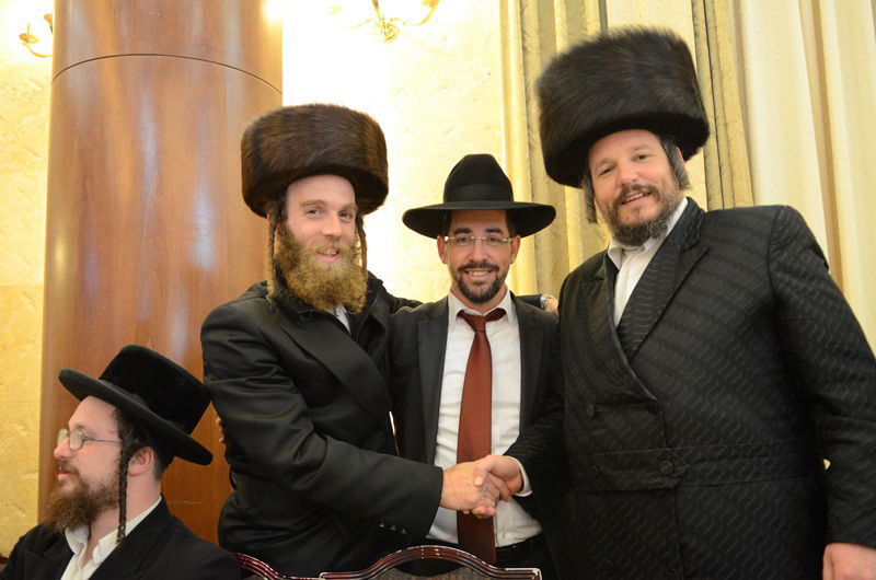 רה"ע מאיר רובינשטיין חיתן, אלפים הגיעו לאחל מזל טוב