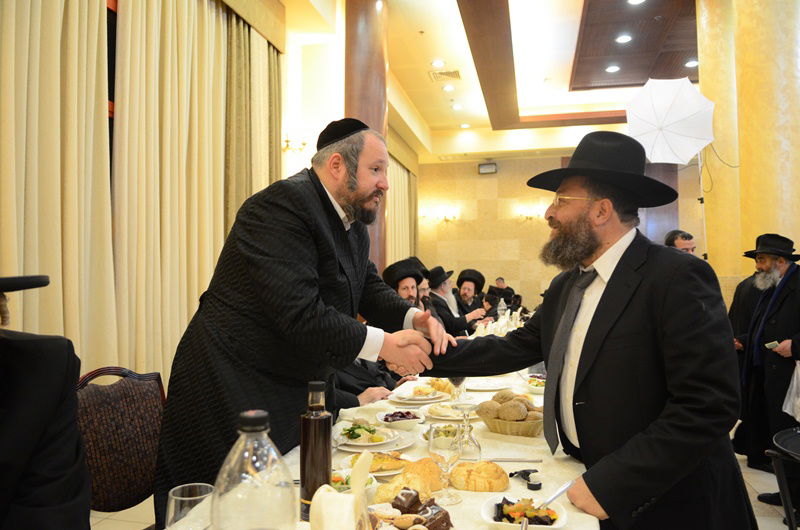 רה"ע מאיר רובינשטיין חיתן, אלפים הגיעו לאחל מזל טוב