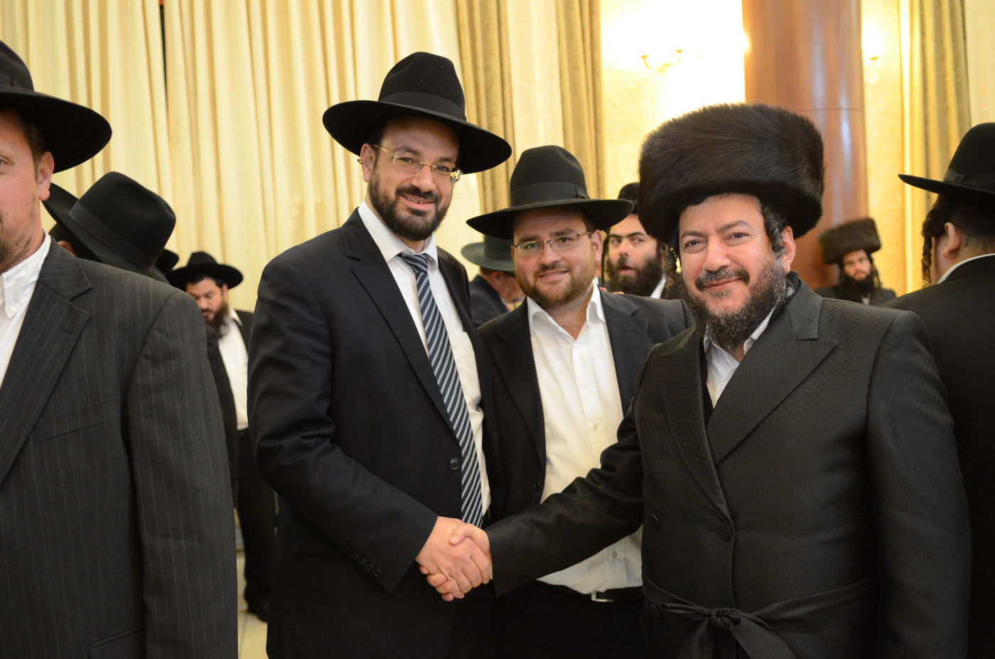 רה"ע מאיר רובינשטיין חיתן, אלפים הגיעו לאחל מזל טוב