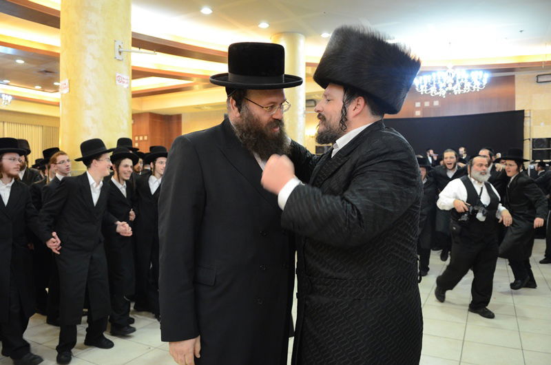 רה"ע מאיר רובינשטיין חיתן, אלפים הגיעו לאחל מזל טוב