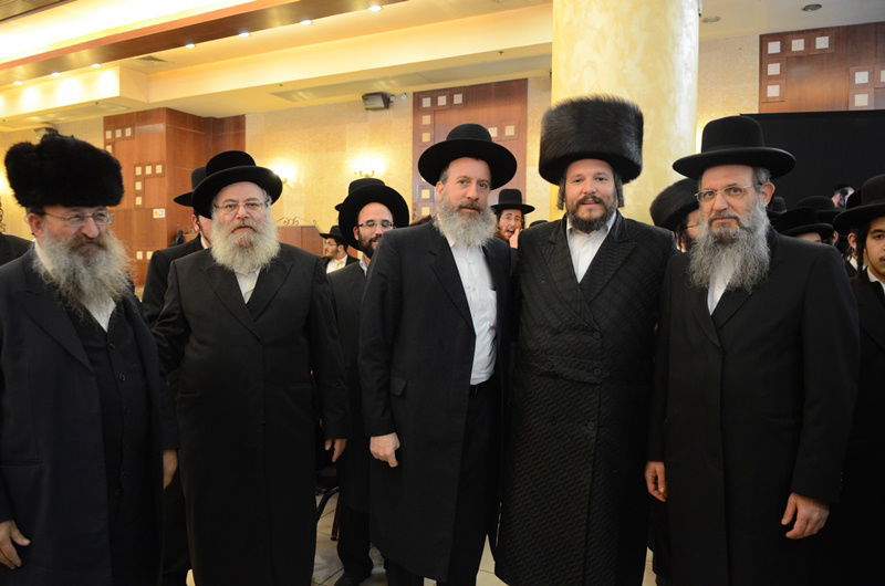 רה"ע מאיר רובינשטיין חיתן, אלפים הגיעו לאחל מזל טוב