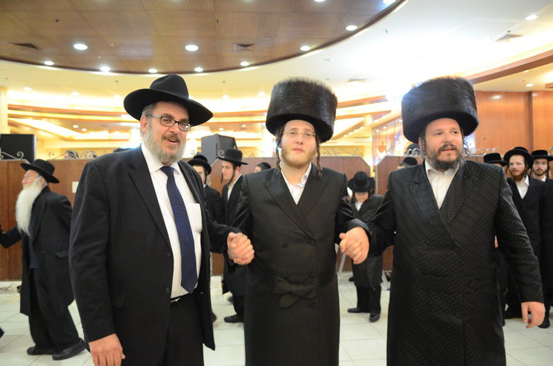 רה"ע מאיר רובינשטיין חיתן, אלפים הגיעו לאחל מזל טוב