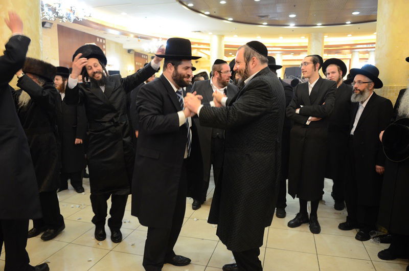 רה"ע מאיר רובינשטיין חיתן, אלפים הגיעו לאחל מזל טוב