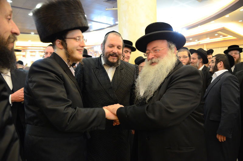 רה"ע מאיר רובינשטיין חיתן, אלפים הגיעו לאחל מזל טוב