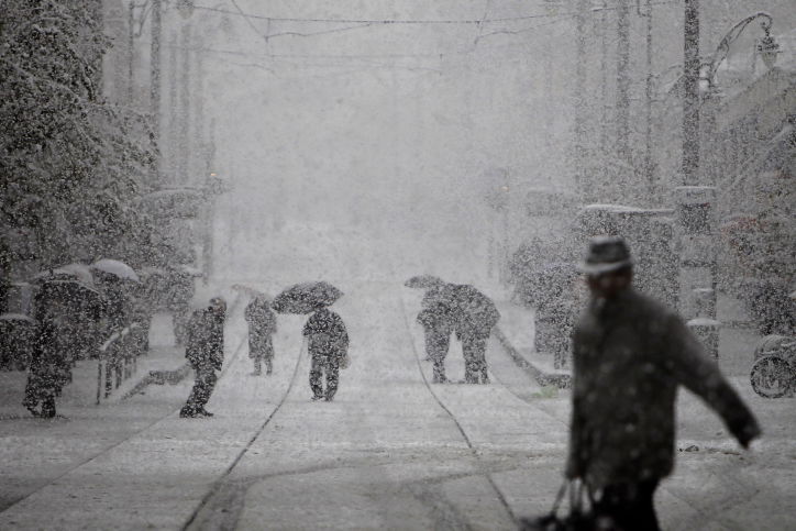 השלג יורד בירושלים, הבוקר