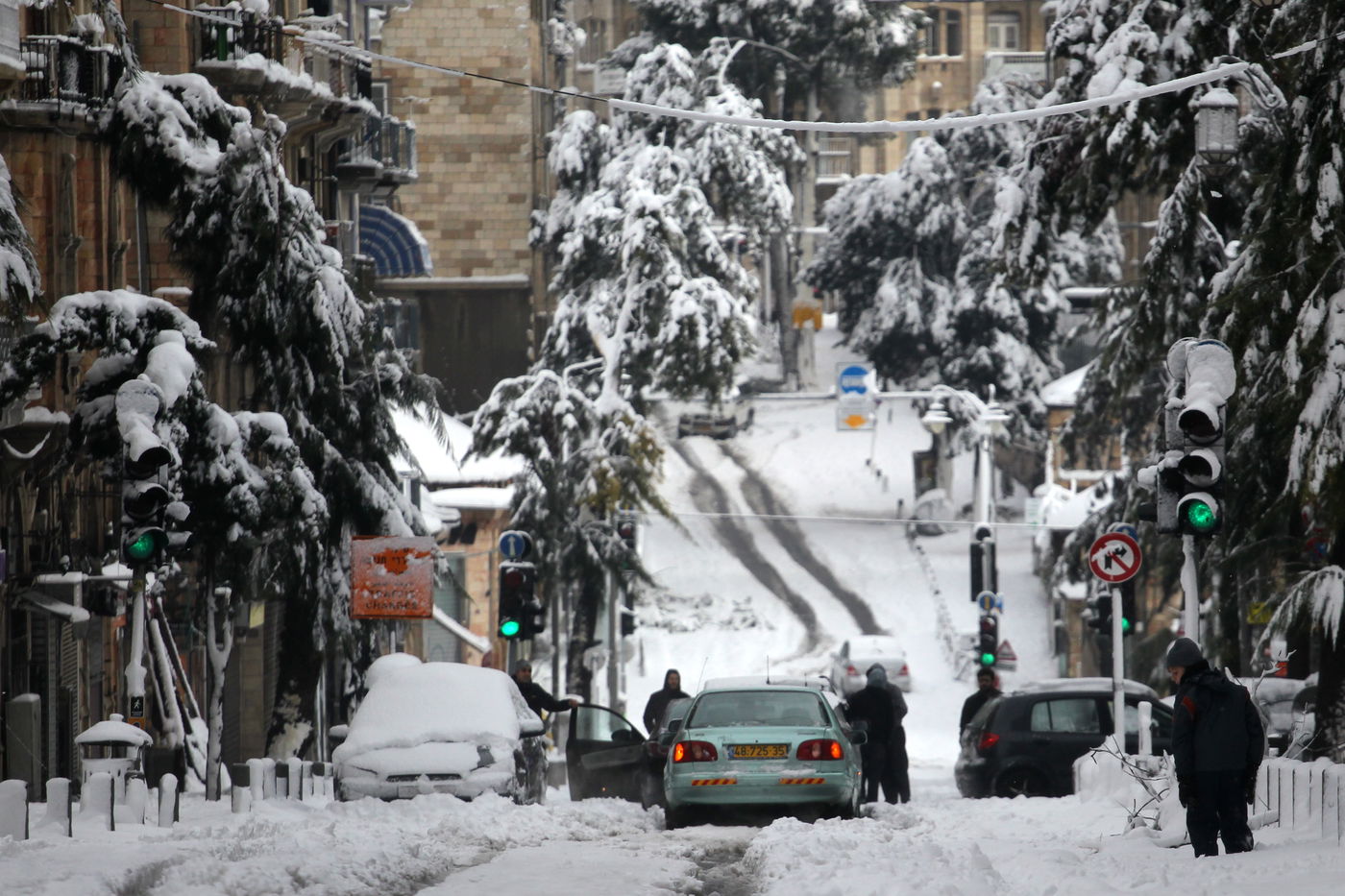 תיעוד מירושלים הנצורה: צה"ל מפנה לכודים במשאיות