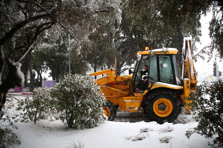 תיעוד מירושלים הנצורה: צה"ל מפנה לכודים במשאיות