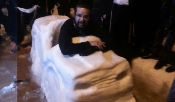 מדהים: האמן החרדי מוטי הלר פיסל דמויות בשלג