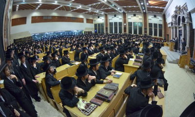 אלפים מאזינים למשא האדמו"ר מצאנז, אמש