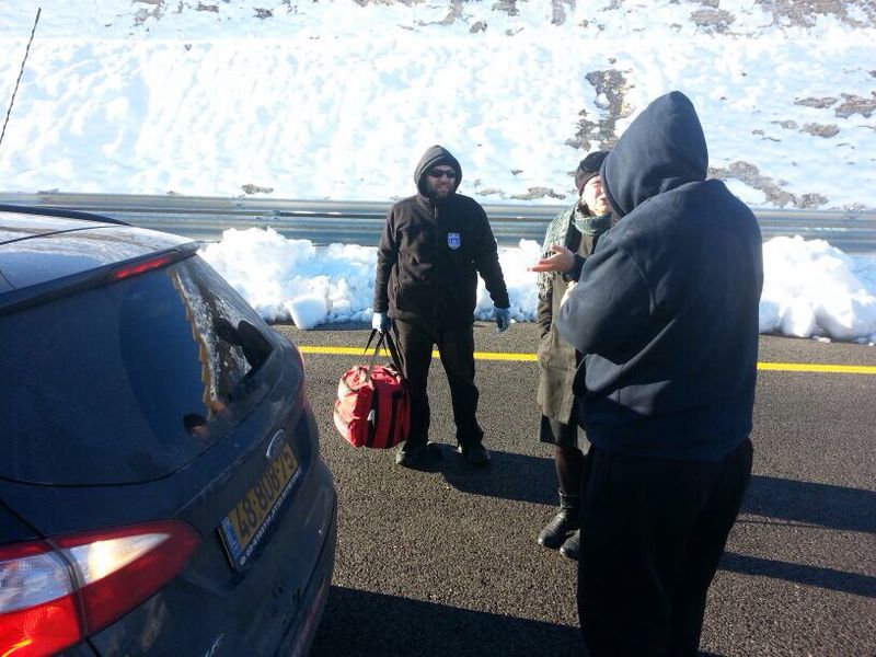העומס ב-443: תינוקת נולדה בכביש