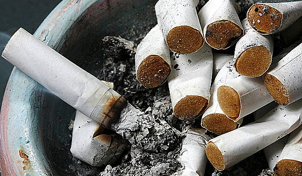 יקר לעשן, מאפרת סיגריות