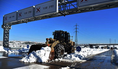 המצור, כפי שנראה מכביש 443