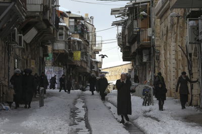 שלג במאה שערים