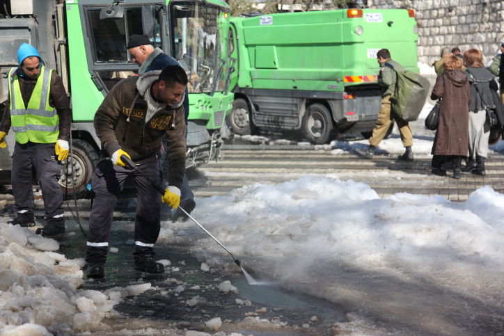 מפנים את השלג בירושלים
