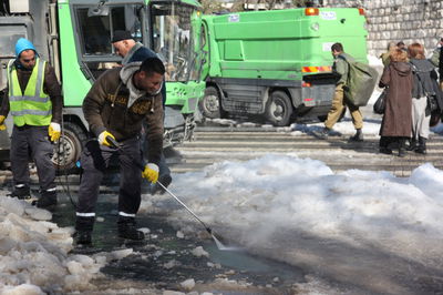 מפנים את השלג בירושלים