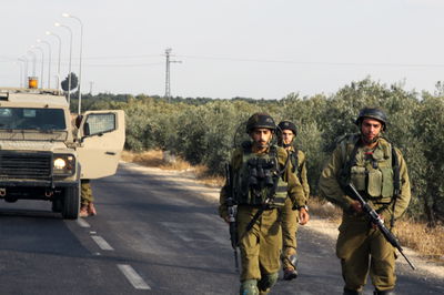 קלקיליה: אש נפתחה לעבר כוח צה"ל, שוטר פלסטיני נורה למוות