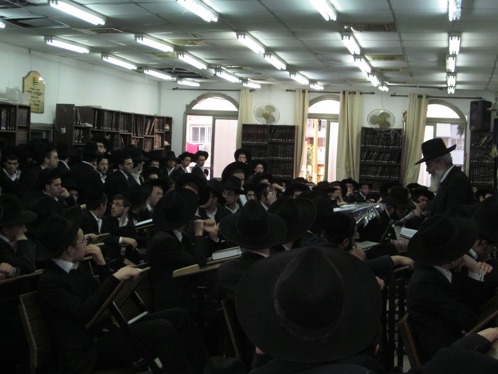 מאות הפגינו באשדוד נגד החוק לגיוס בני הישיבות