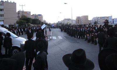 מאות הפגינו באשדוד נגד החוק לגיוס בני הישיבות