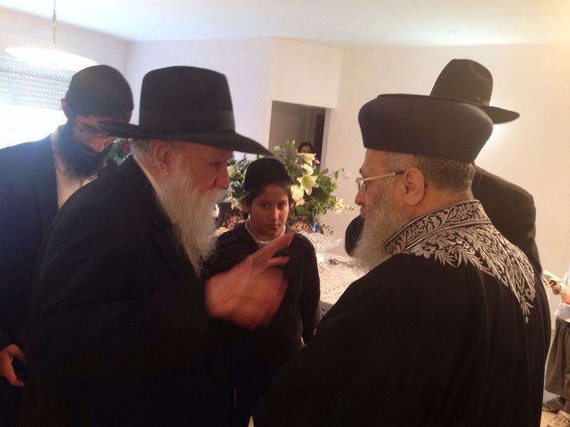 הגר"י יוסף בא לחזק את הרב עמינדב קריספין