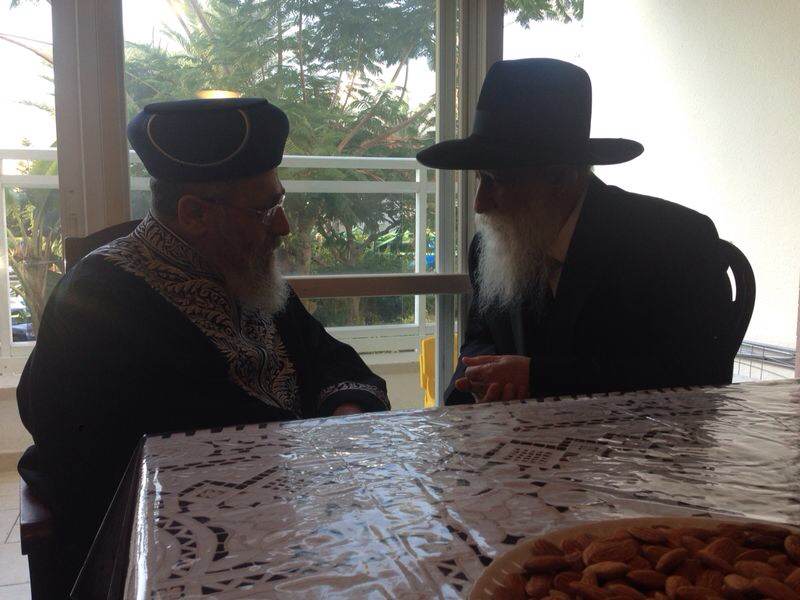 הגר"י יוסף בא לחזק את הרב עמינדב קריספין