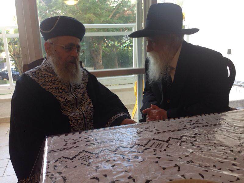 הגר"י יוסף בא לחזק את הרב עמינדב קריספין