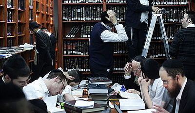 נאמני תורה ועבודה: כסף לישיבות - מנוגד להלכה