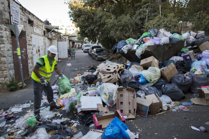 כפר סבא: פינה אשפה ונפצע מפיצוץ רימון הלם