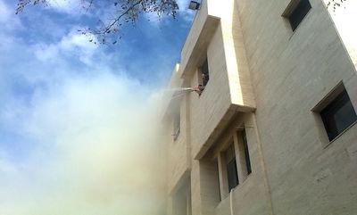 מכבים את להבות האש