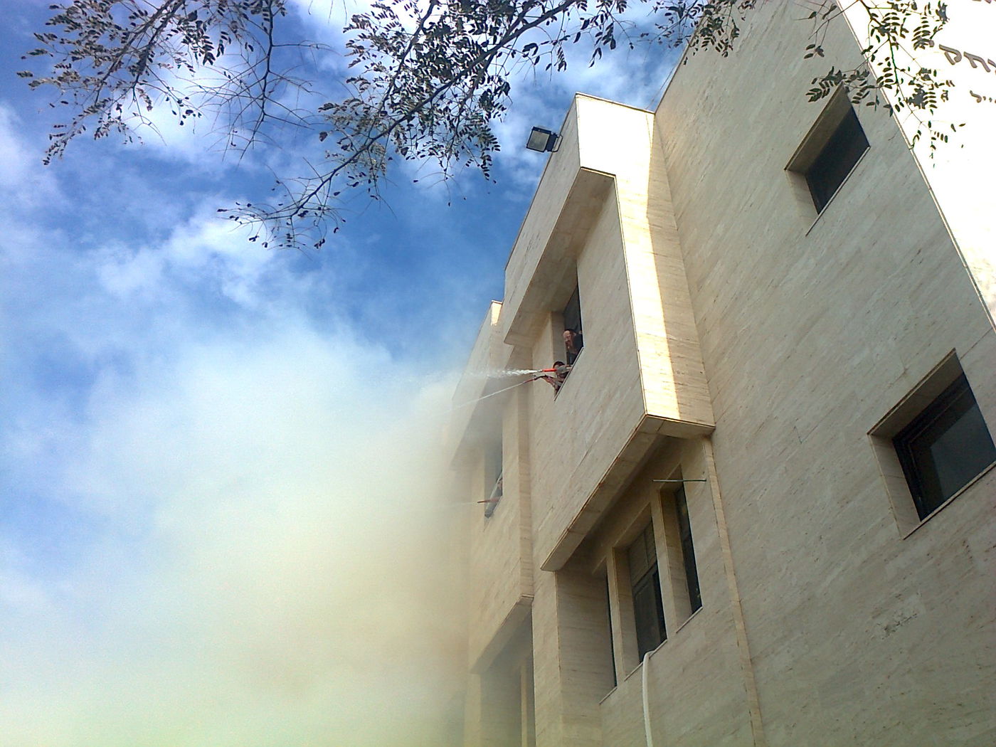 האדמו"ר מצאנז: "כשיש שריפה נשרפות קליפות רבות"