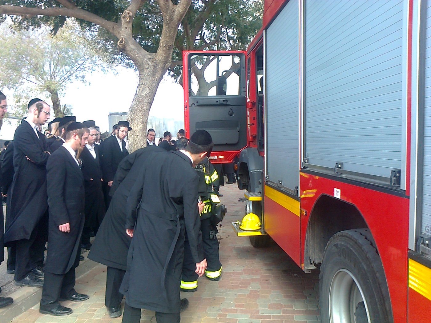 האדמו"ר מצאנז: "כשיש שריפה נשרפות קליפות רבות"