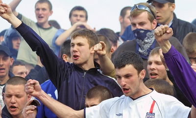 מצדיעים במועל יד