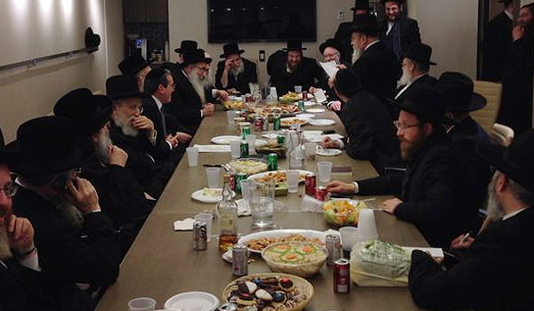 אחת הישיבות שלך וועדת ההיגוי