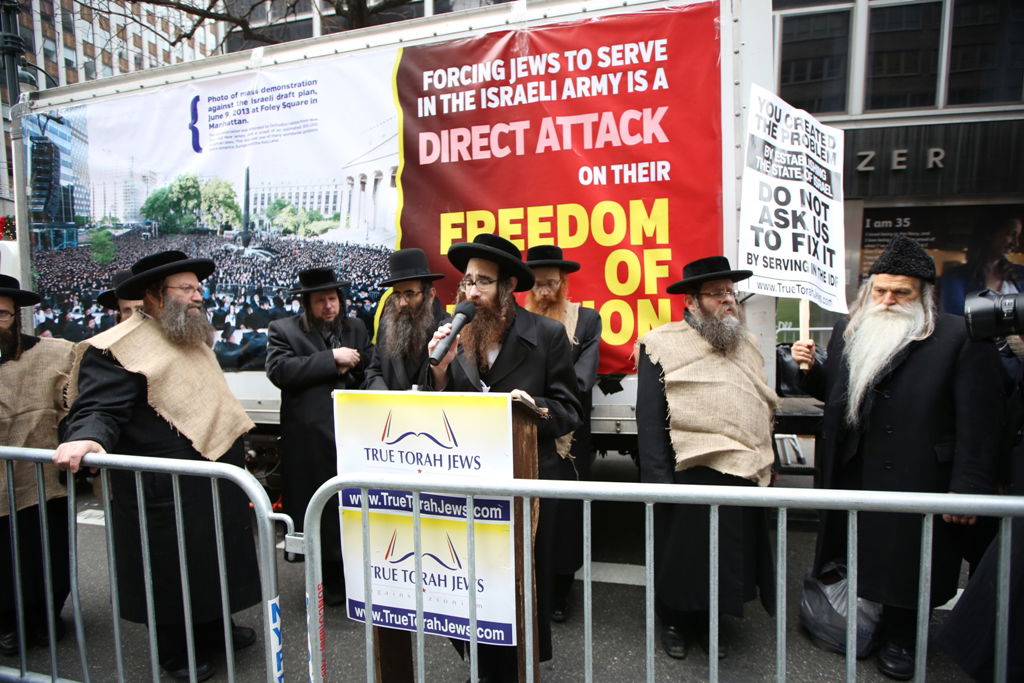 המחאה של סאטמר: כלוב, שק ואפר ושלשלאות מברזל