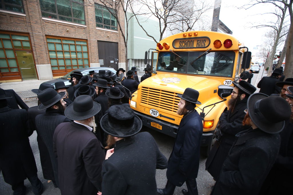 המחאה של סאטמר: כלוב, שק ואפר ושלשלאות מברזל