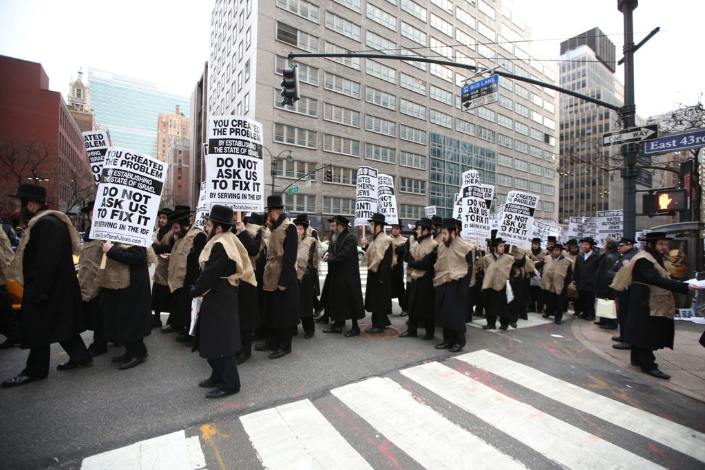 המחאה של סאטמר: כלוב, שק ואפר ושלשלאות מברזל
