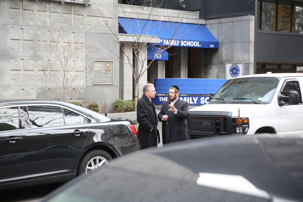 המחאה של סאטמר: כלוב, שק ואפר ושלשלאות מברזל