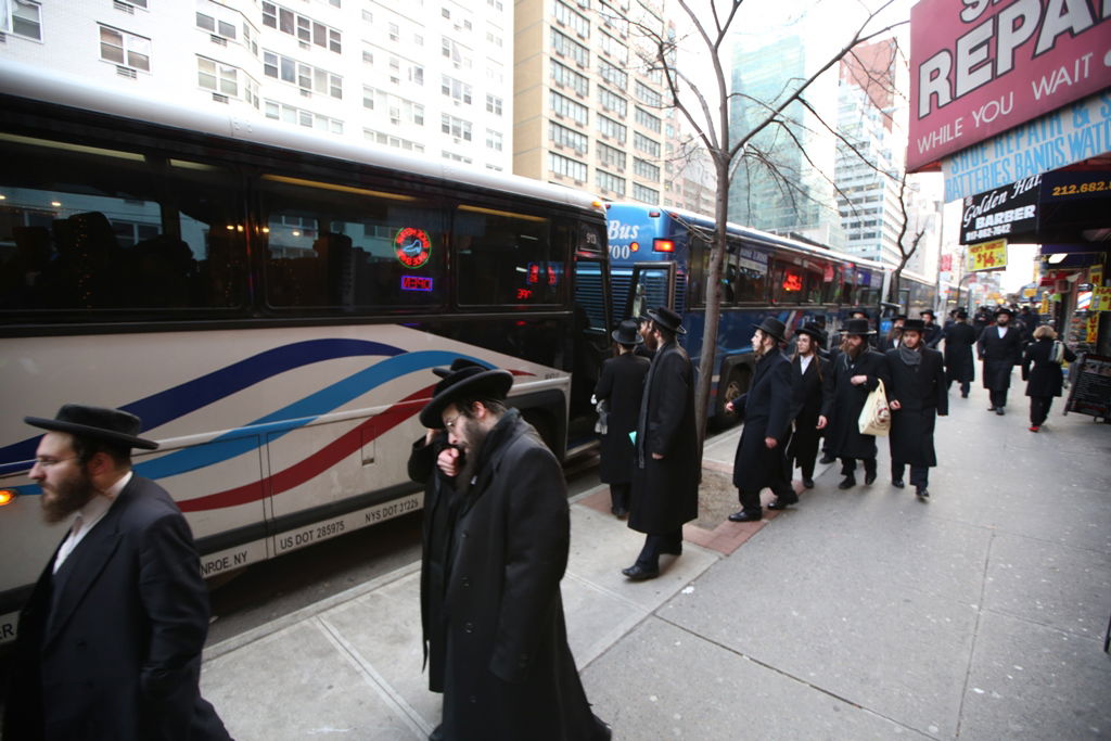 המחאה של סאטמר: כלוב, שק ואפר ושלשלאות מברזל