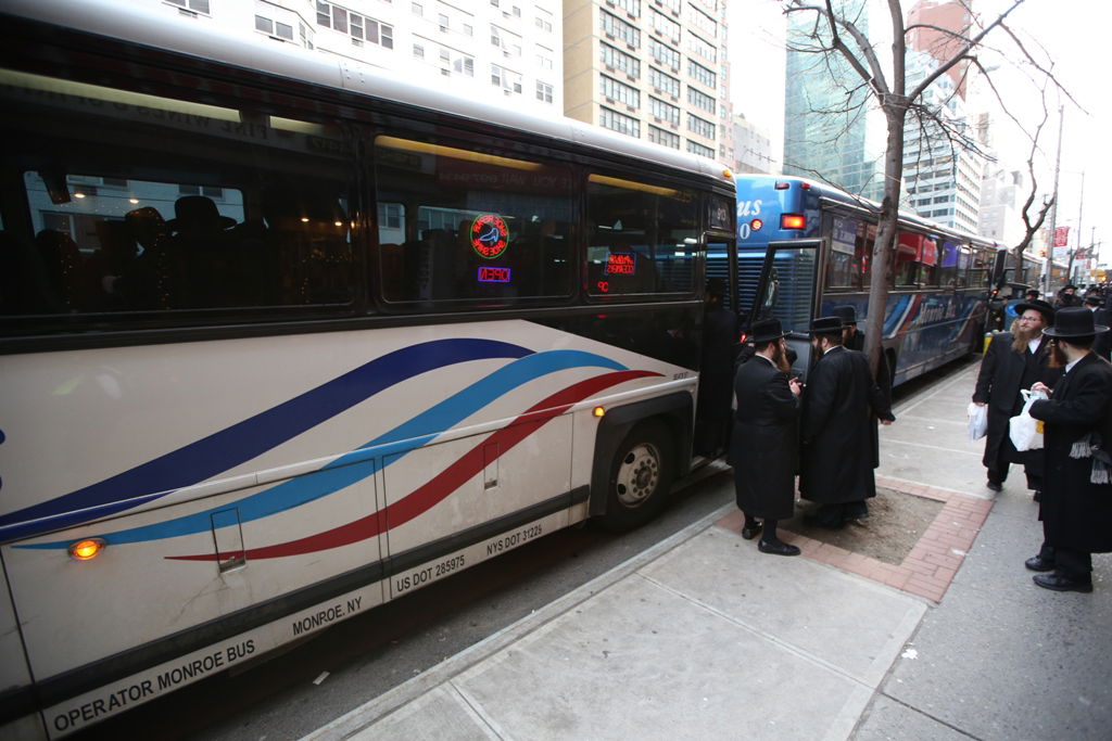 המחאה של סאטמר: כלוב, שק ואפר ושלשלאות מברזל