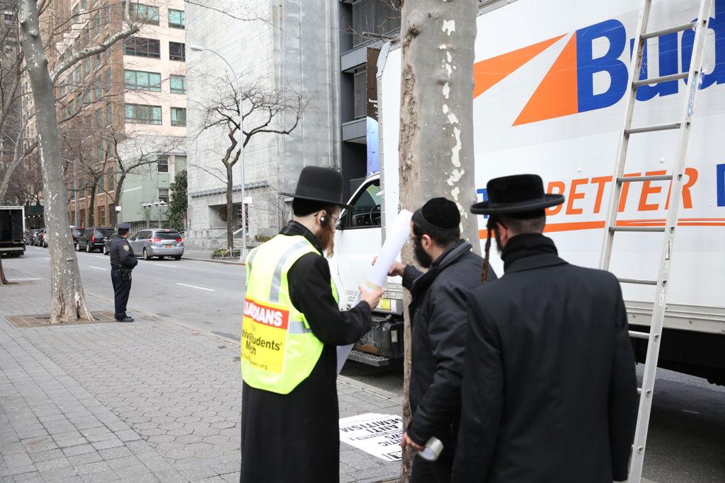 המחאה של סאטמר: כלוב, שק ואפר ושלשלאות מברזל