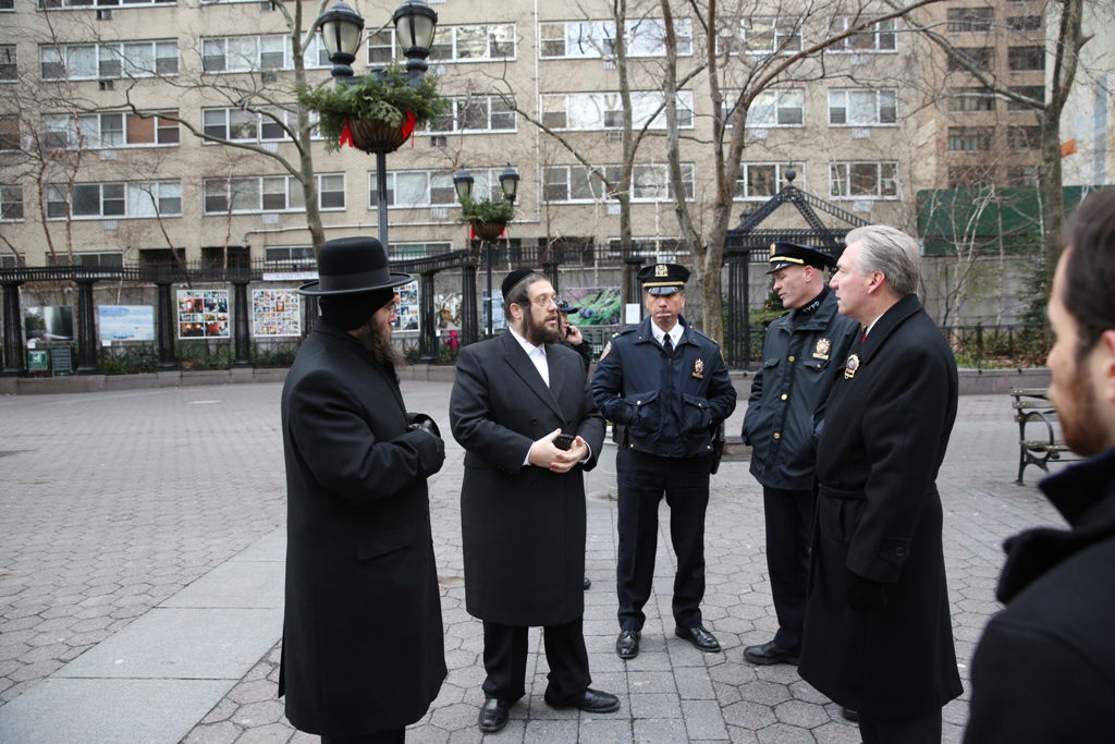 המחאה של סאטמר: כלוב, שק ואפר ושלשלאות מברזל