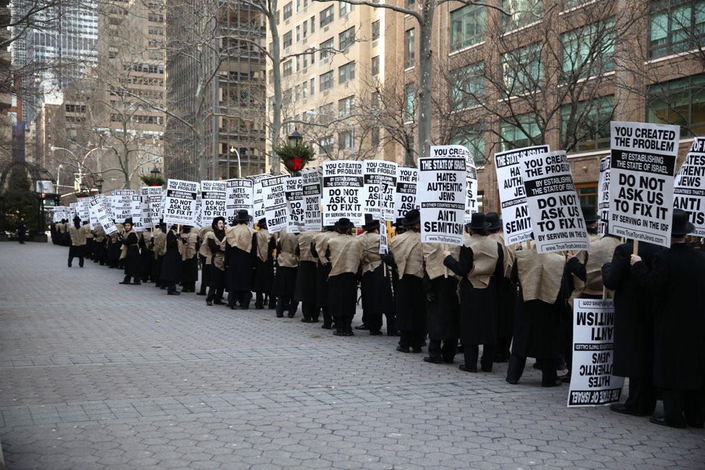 המחאה של סאטמר: כלוב, שק ואפר ושלשלאות מברזל