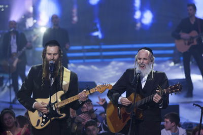 האחים גת, אמש