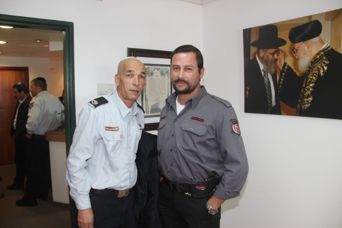 תיעוד: הכבאים ביקרו בלשכת הרב יצחק יוסף