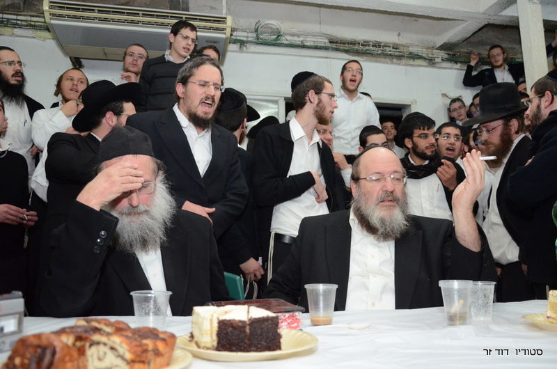 חוגגים עם ראש ישיבת חדרה